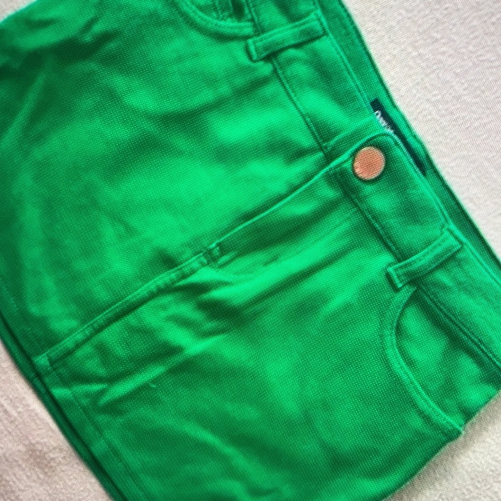 Vibrant pencil perfect for any cute mini girls skirt